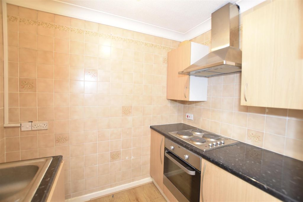 Property photo 3 of 9 Kitchen (2) Copy.Jpg