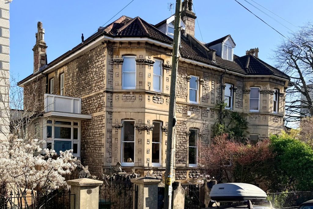 Property photo 1 of 21 External