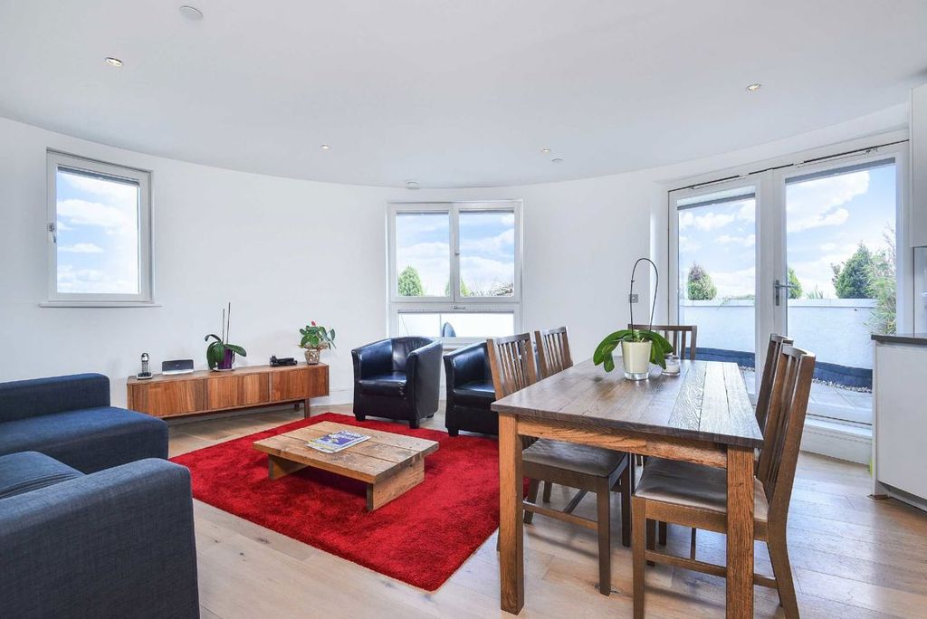 Property photo 2 of 7