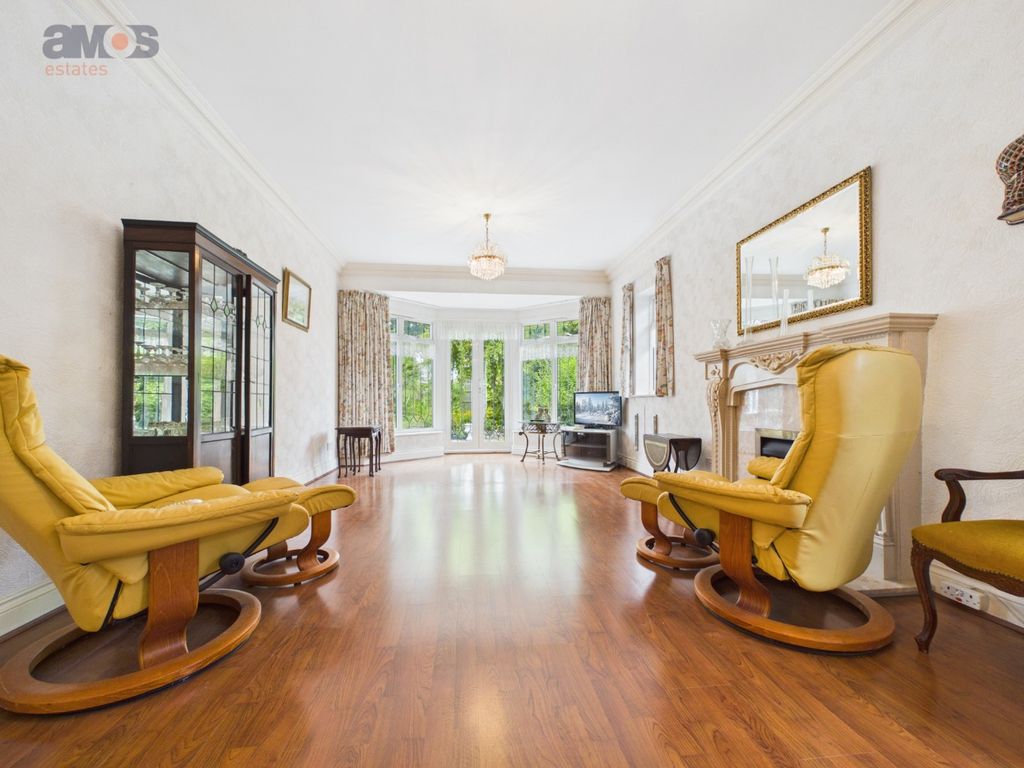Property photo 3 of 18 5203394