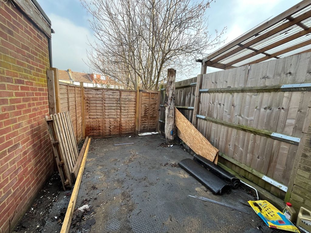 Property photo 3 of 6