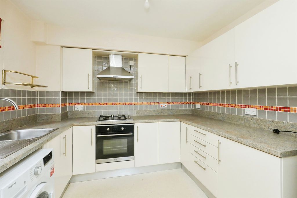 Property photo 3 of 12 Image