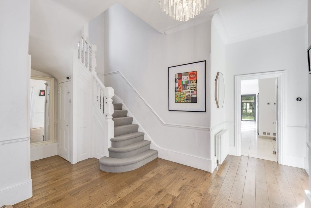 Property photo 2 of 18 Picture No. 24