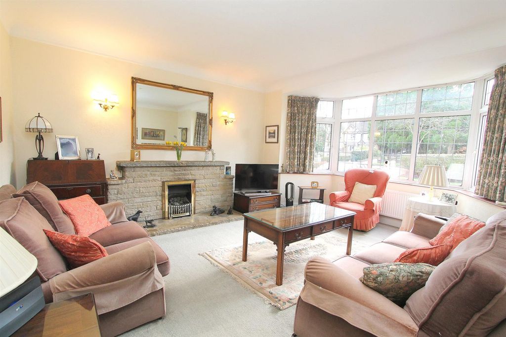 Property photo 3 of 23 Lounge.Jpg