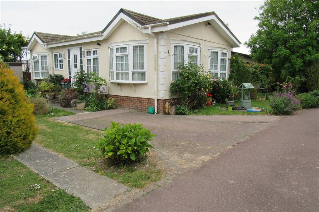 Property photo 2 of 18 Outside
