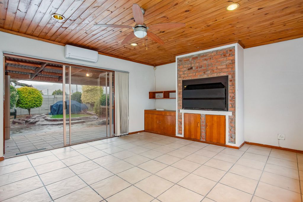 Property photo 2 of 24