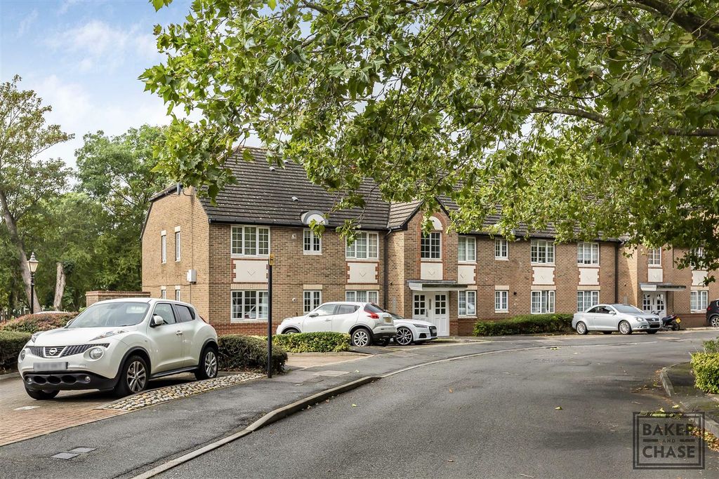 Property photo 1 of 10 Parking