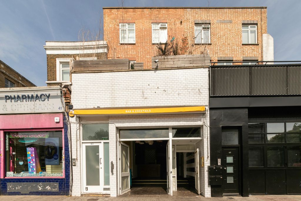 Property photo 1 of 24 43 Essex Road -23.Jpg
