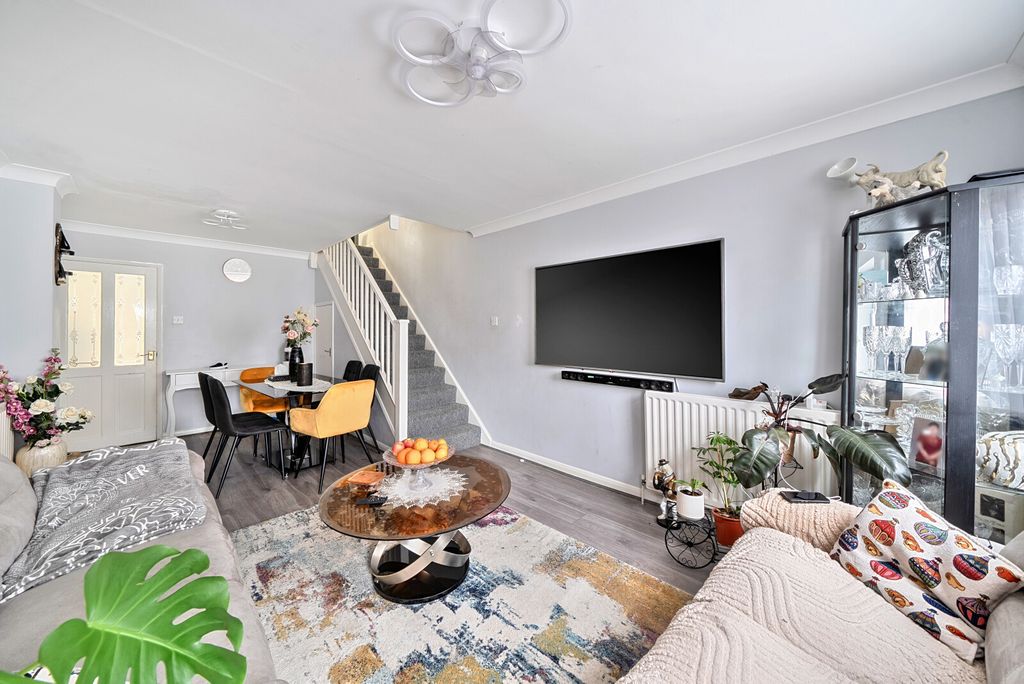 Property photo 3 of 11 Living/Dining Room