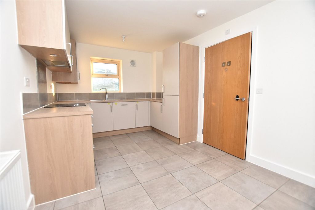 Property photo 3 of 18 Picture No. 06