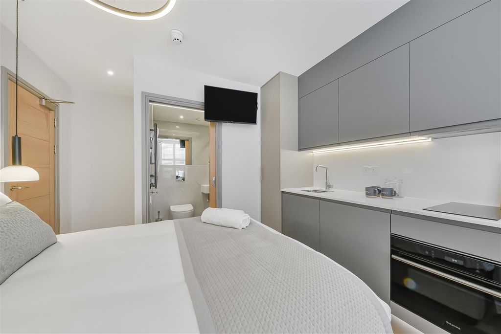 Property photo 3 of 11 One Stay - Studio 2 -Bedroom - Image 3.Jpg