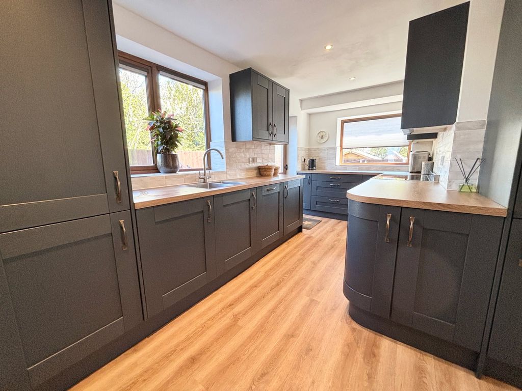 Property photo 3 of 27