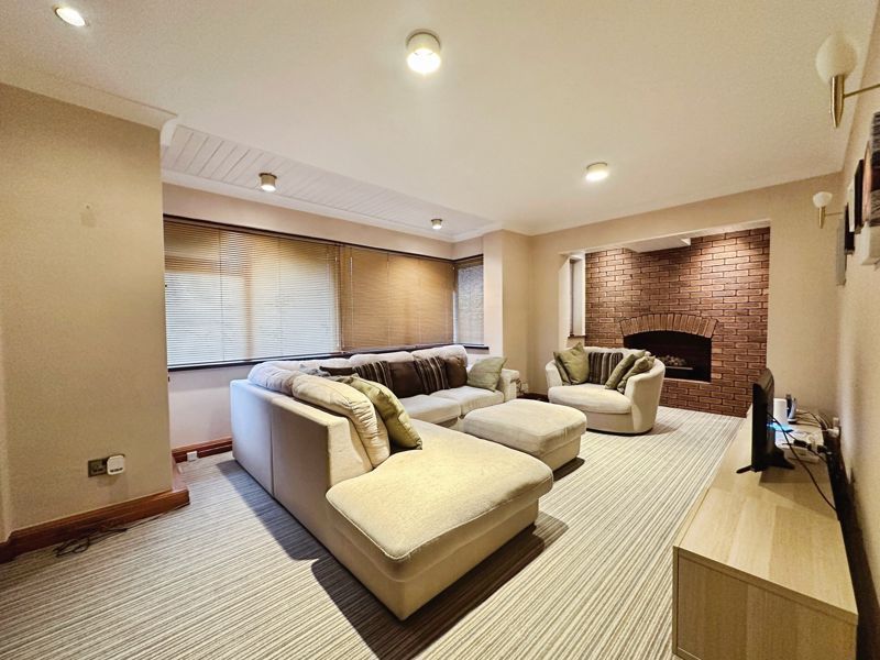 Property photo 2 of 17 Lounge