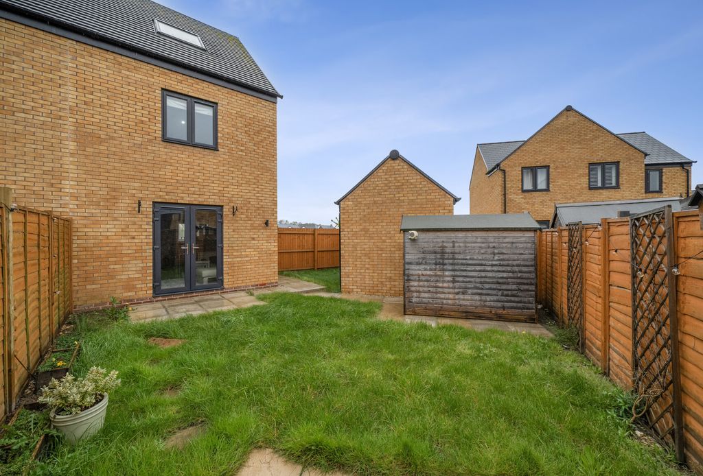 Property photo 3 of 11 1440850-13-69Dfab...