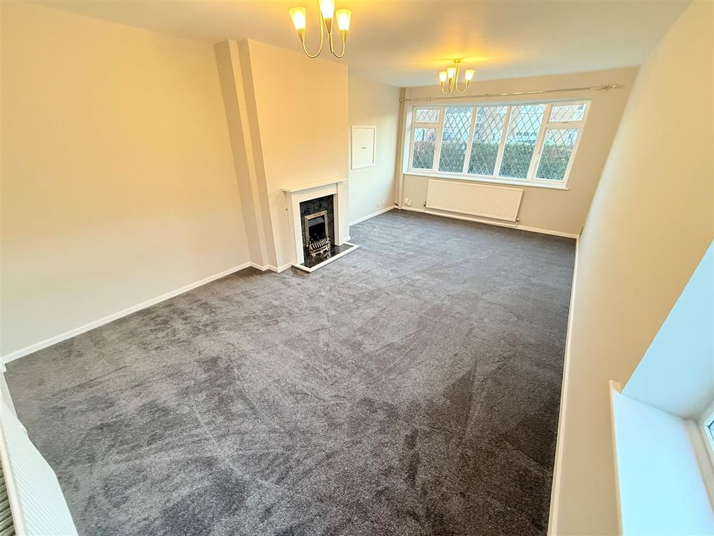 Property photo 3 of 7 Lounge/Dining Room