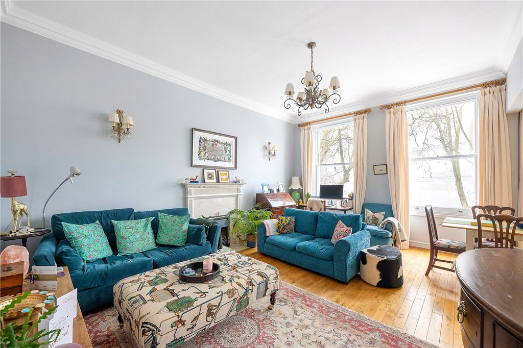 Property photo 3 of 17 Reception