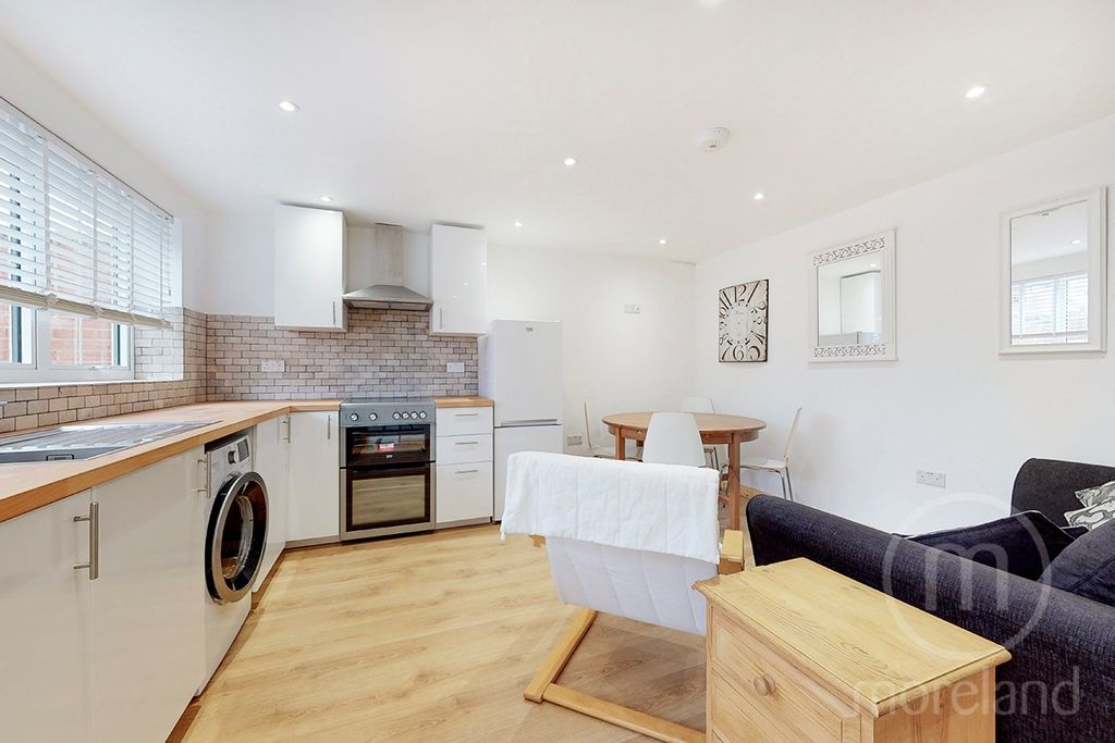 Property photo 3 of 8 4544302