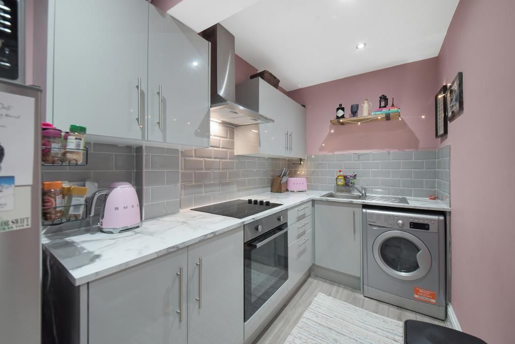 Property photo 3 of 18 Kitchen