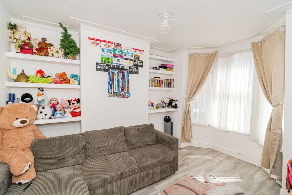 Property photo 2 of 12 Photo