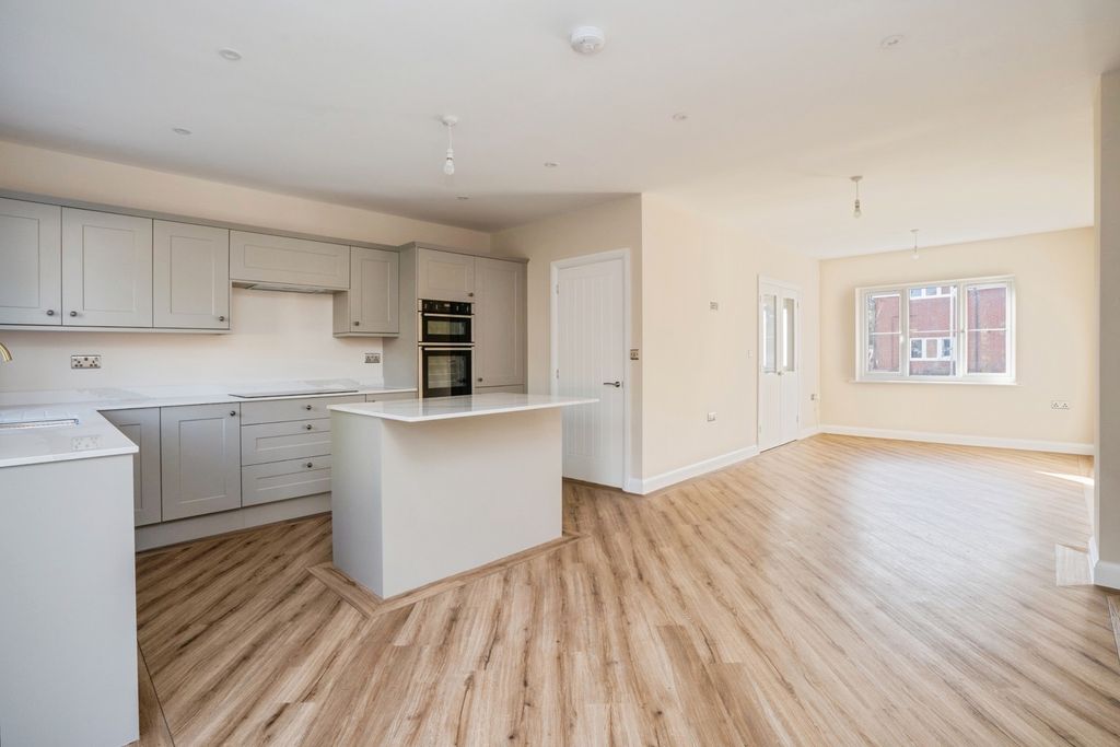 Property photo 2 of 17 Pbox-Img.Jpg