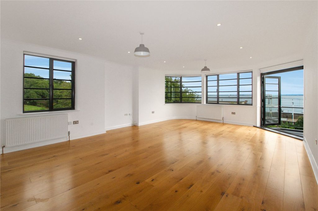 Property photo 2 of 25 Picture No. 20