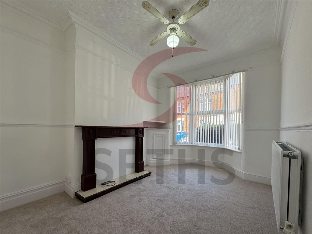 Property photo 2 of 11 Living Room