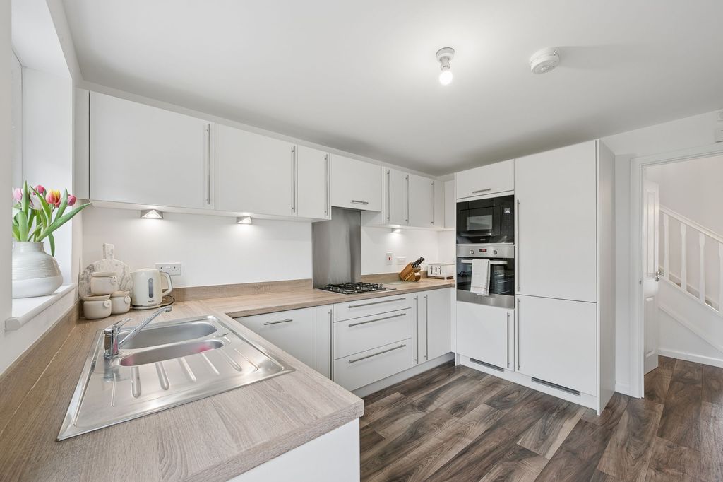 Property photo 2 of 36 Kitchen Area