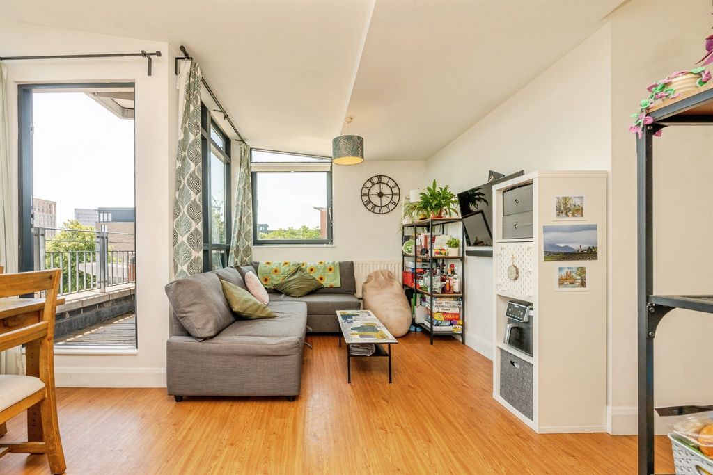 Property photo 3 of 19