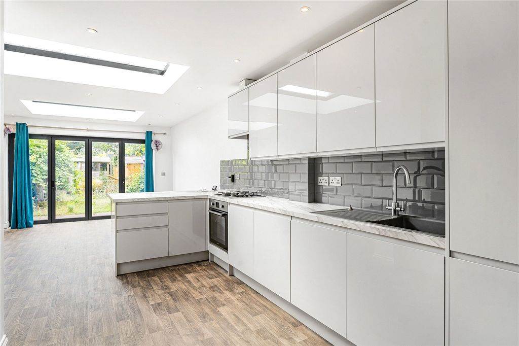 Property photo 2 of 28 Kitchen/Dining Room
