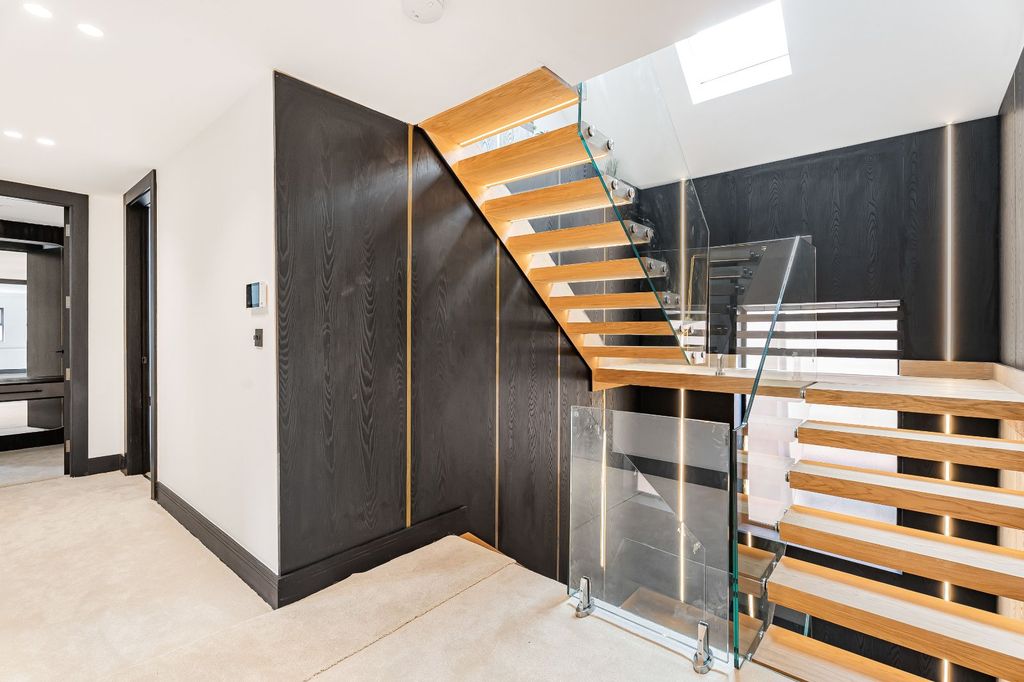 Additional image 5 of 5 bed detached house for salePipers Green Lane, Edgware HA8