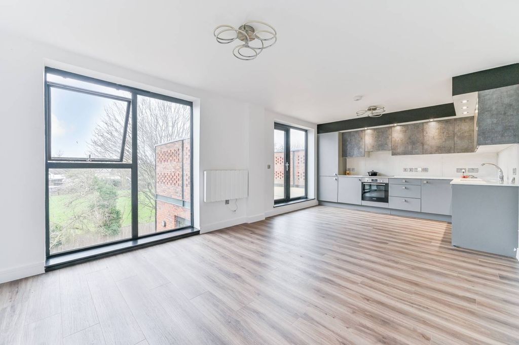 Property photo 3 of 13