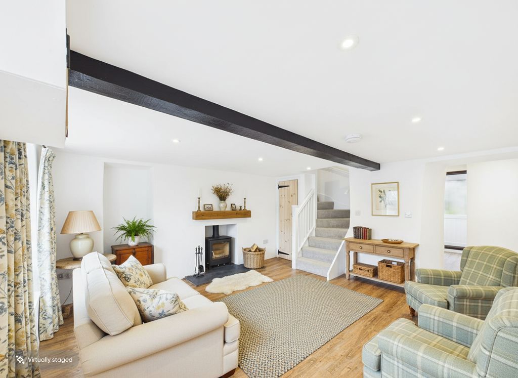 Property photo 2 of 10 Sitting Room