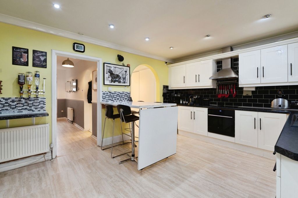 Property photo 3 of 17 Photo