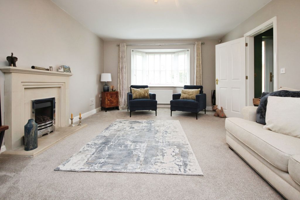 Property photo 2 of 23