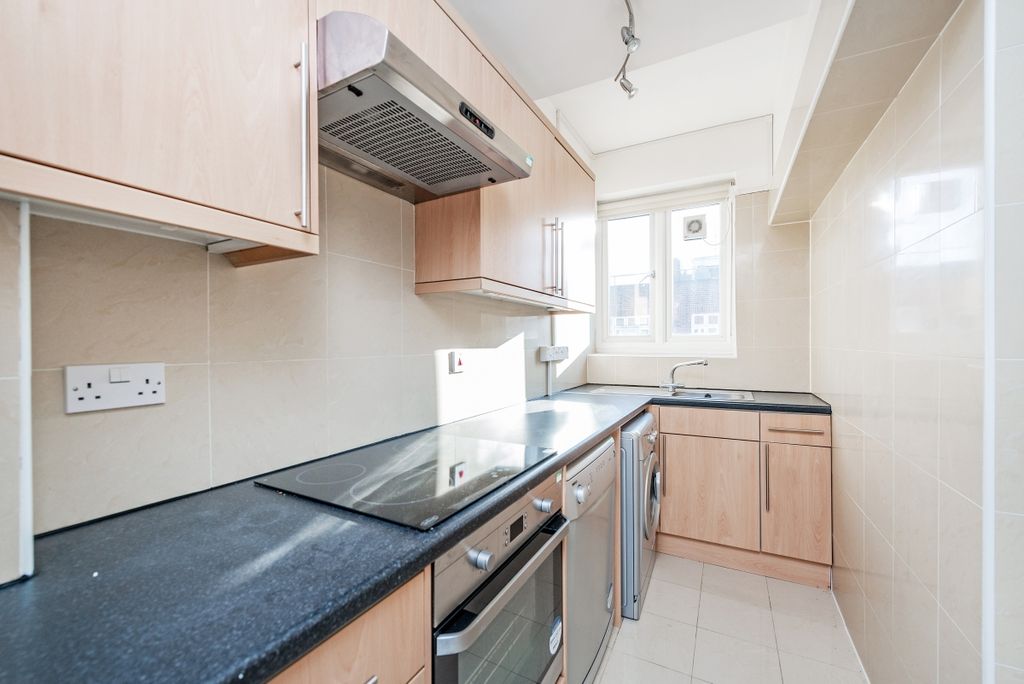 Property photo 3 of 8 Kitchen