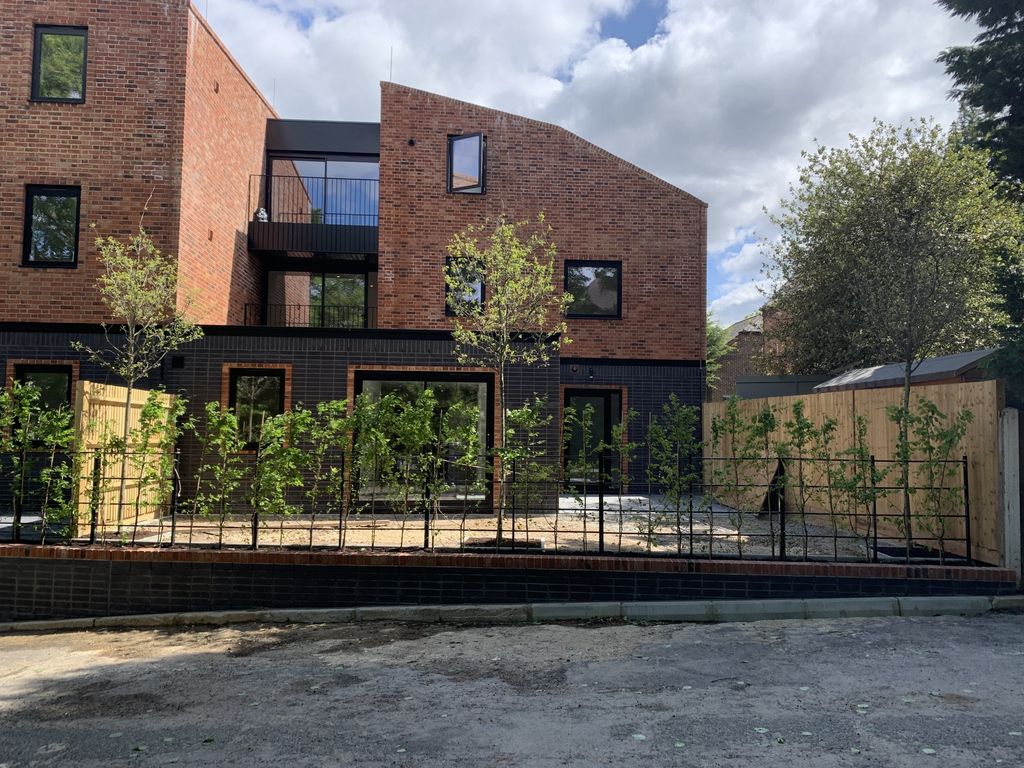 Property photo 1 of 17 External