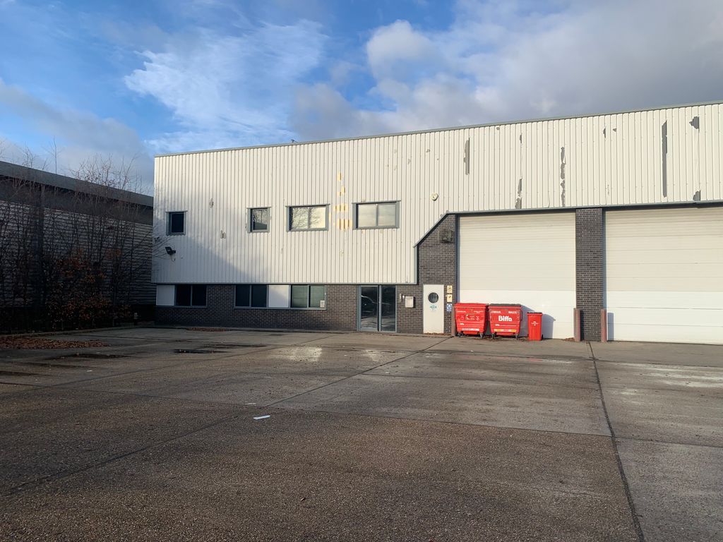 Property photo 1 of 2