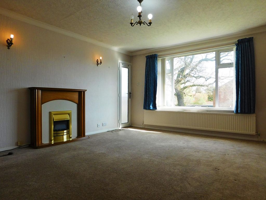 Property photo 3 of 7 Living Room
