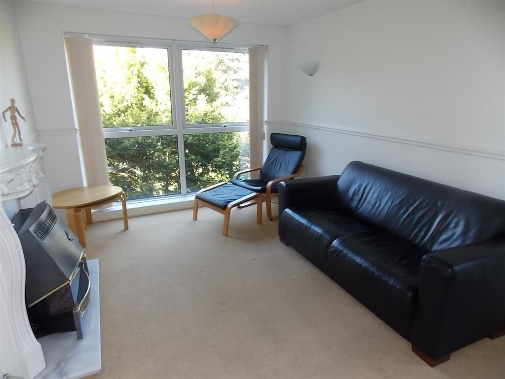 Property photo 2 of 10 Living Room