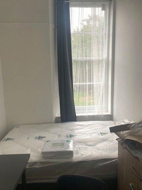 Property photo 3 of 9 A Simple, Clean Single Bedroom With A Large Window...