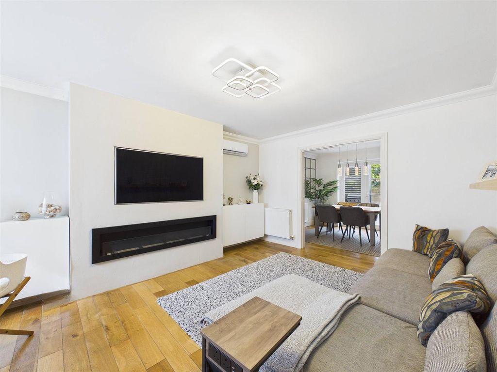 Property photo 3 of 19 Cam02885G0-Pr0603-Still004.Jpg