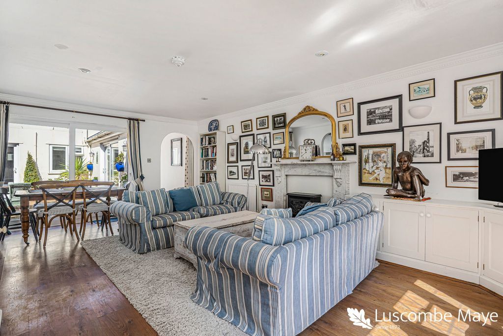 Property photo 2 of 22