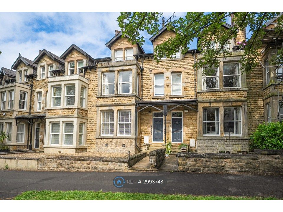 Property photo 2 of 35
