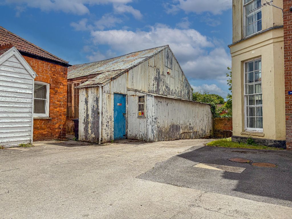Property photo 3 of 13 5178067