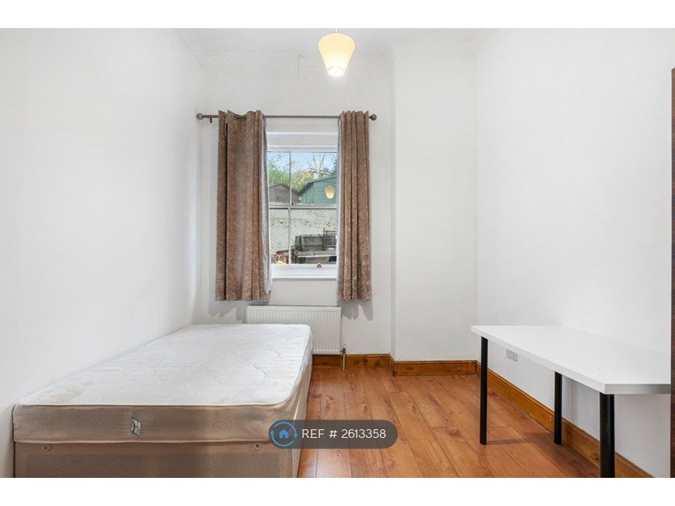 Property photo 2 of 9 Bedroom 1