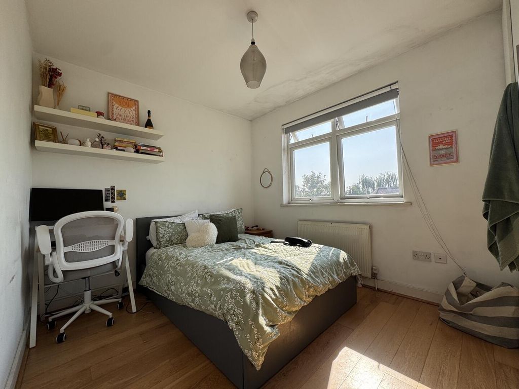 Property photo 1 of 9 Bedroom
