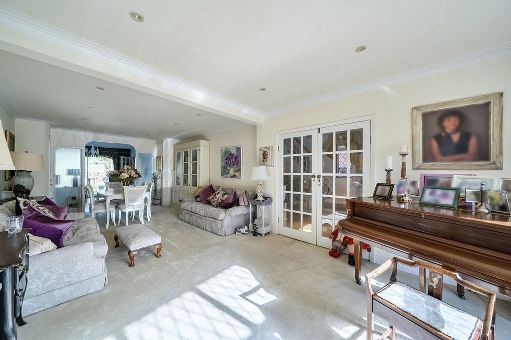 Property photo 3 of 19