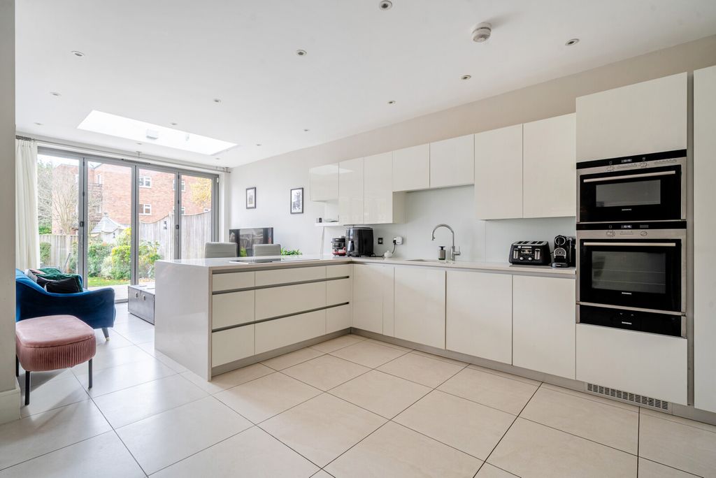 Property photo 3 of 20 1373992-22-69088d...