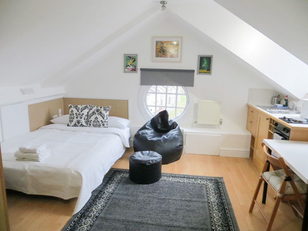 Property photo 1 of 8 Studio To Rent