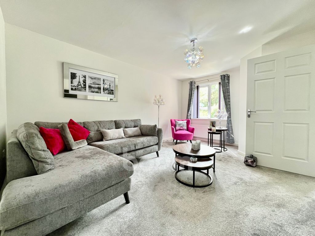 Property photo 2 of 25 Crompton Way, North Newmoor, Irvine Lounge Pic